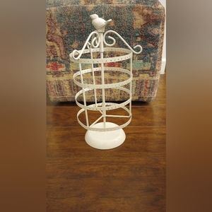 Spinning white accessories carousel. Bird detail.